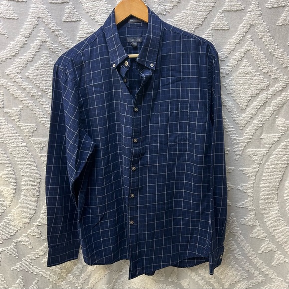 Van Heusen Dark Blue Lightweight Dress Shirt - Picture 1 of 4